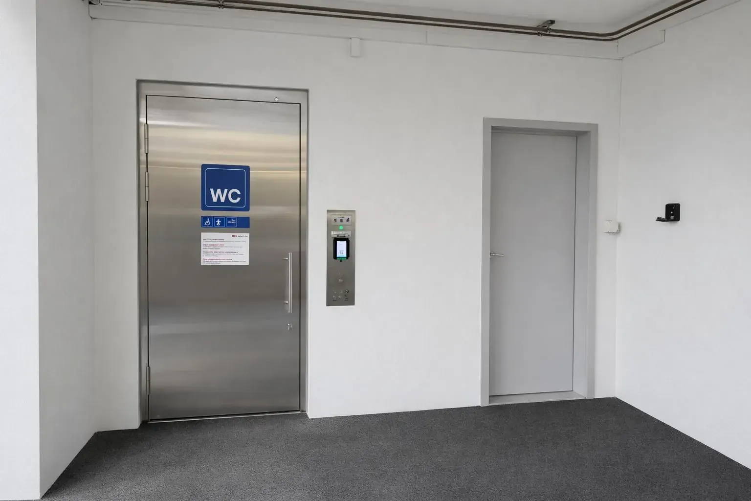 Gare de Rolle — Module sanitaire, façade extérieure